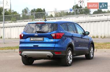 Внедорожник / Кроссовер Ford Escape 2019 в 