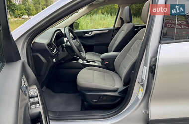 Внедорожник / Кроссовер Ford Escape 2020 в 