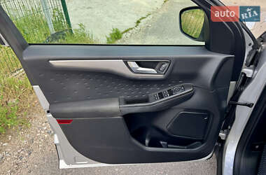 Внедорожник / Кроссовер Ford Escape 2020 в 