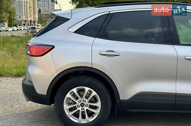 Внедорожник / Кроссовер Ford Escape 2020 в 