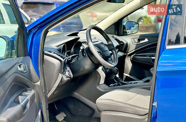 Внедорожник / Кроссовер Ford Escape 2016 в 