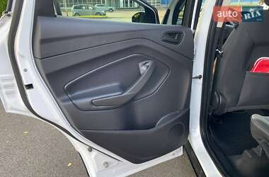 Внедорожник / Кроссовер Ford Escape 2018 в 