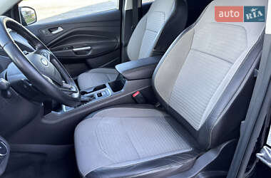 Позашляховик / Кросовер Ford Escape 2016 в 