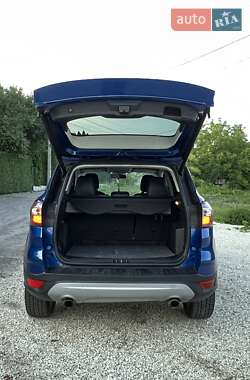 Внедорожник / Кроссовер Ford Escape 2018 в 