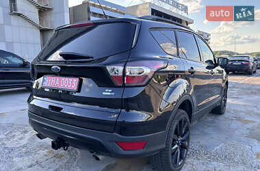 Позашляховик / Кросовер Ford Escape 2016 в 