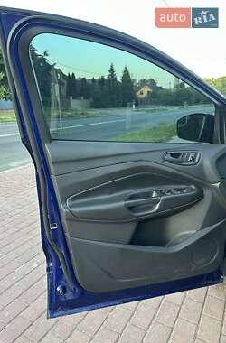Внедорожник / Кроссовер Ford Escape 2015 в 