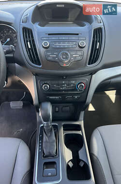 Внедорожник / Кроссовер Ford Escape 2017 в 
