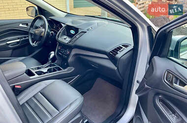 Внедорожник / Кроссовер Ford Escape 2019 в 