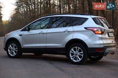 Позашляховик / Кросовер Ford Escape 2018 в 