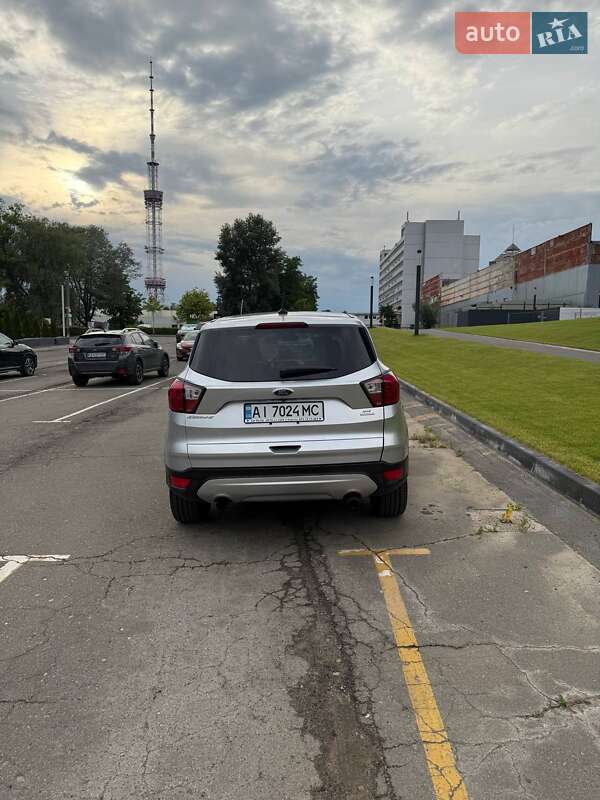 Внедорожник / Кроссовер Ford Escape 2018 в Броварах