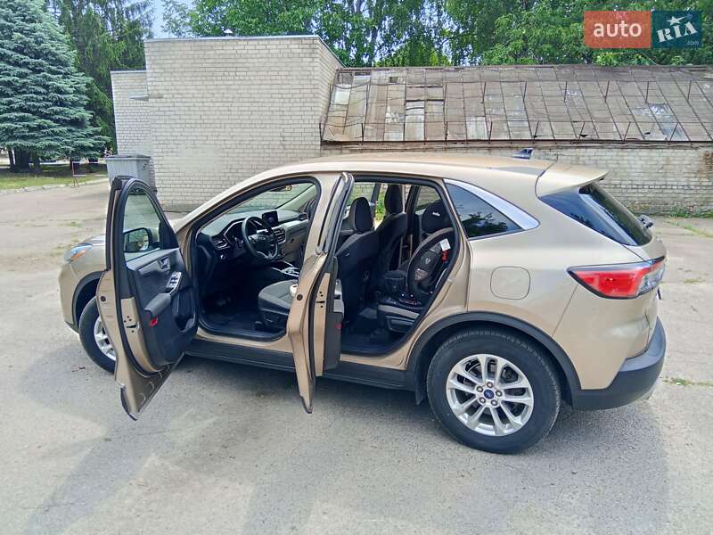 Позашляховик / Кросовер Ford Escape 2019 в Черкасах
