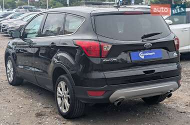 Внедорожник / Кроссовер Ford Escape 2018 в 