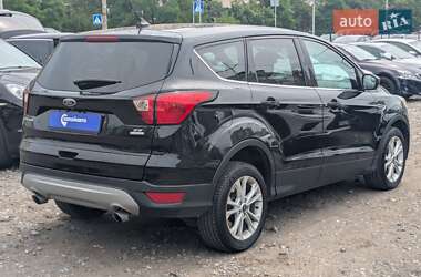 Внедорожник / Кроссовер Ford Escape 2018 в 