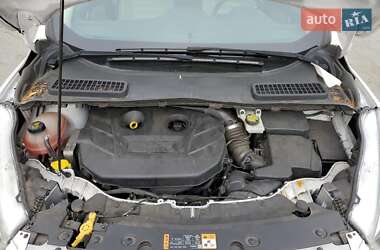 Внедорожник / Кроссовер Ford Escape 2017 в 