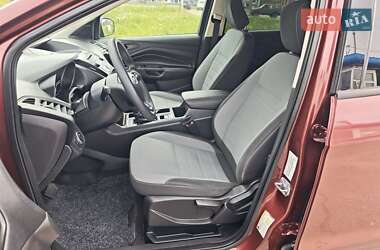 Внедорожник / Кроссовер Ford Escape 2017 в 
