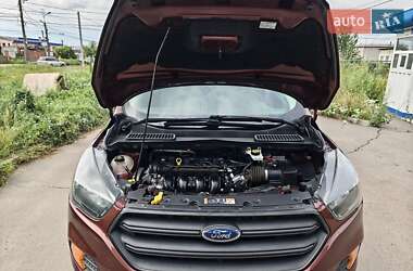 Внедорожник / Кроссовер Ford Escape 2017 в 