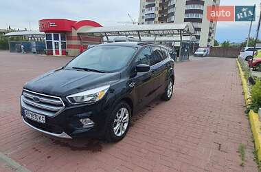 Внедорожник / Кроссовер Ford Escape 2016 в 