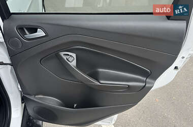 Внедорожник / Кроссовер Ford Escape 2017 в 