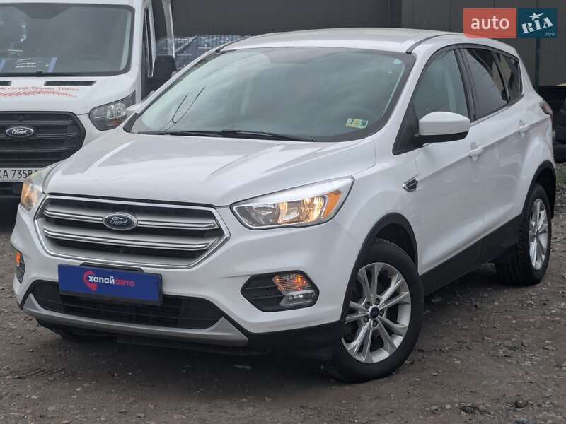Позашляховик / Кросовер Ford Escape 2016 в 