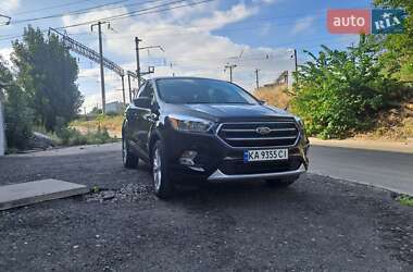 Позашляховик / Кросовер Ford Escape 2016 в 