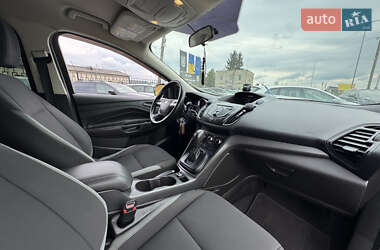 Внедорожник / Кроссовер Ford Escape 2016 в 