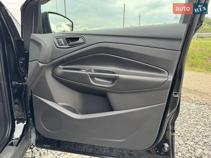 Позашляховик / Кросовер Ford Escape 2016 в Стрию