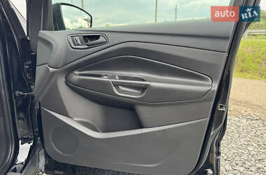 Внедорожник / Кроссовер Ford Escape 2016 в 