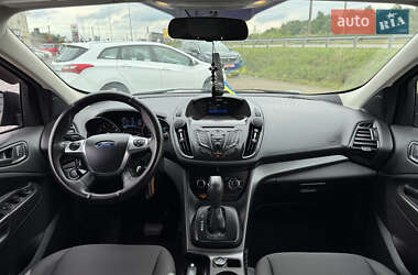 Внедорожник / Кроссовер Ford Escape 2016 в 