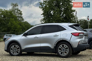 Внедорожник / Кроссовер Ford Escape 2020 в 