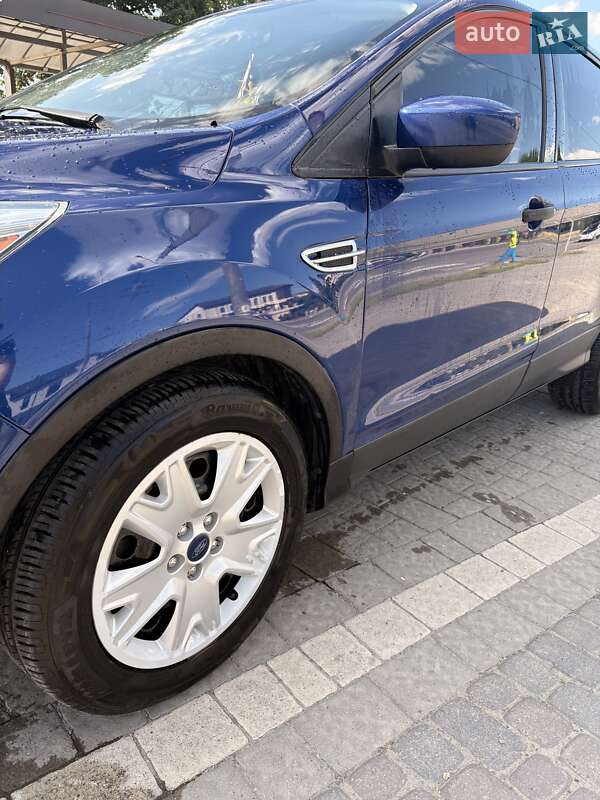 Внедорожник / Кроссовер Ford Escape 2015 в Ивано-Франковске