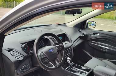 Внедорожник / Кроссовер Ford Escape 2019 в 