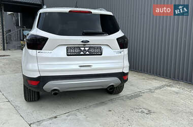 Внедорожник / Кроссовер Ford Escape 2017 в 