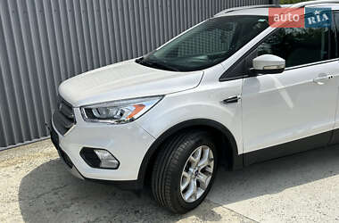 Внедорожник / Кроссовер Ford Escape 2017 в 