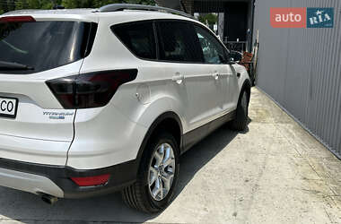 Внедорожник / Кроссовер Ford Escape 2017 в 