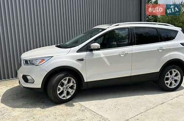 Внедорожник / Кроссовер Ford Escape 2017 в 