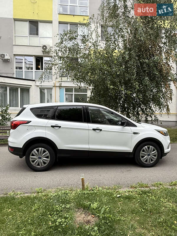 Внедорожник / Кроссовер Ford Escape 2019 в Киеве