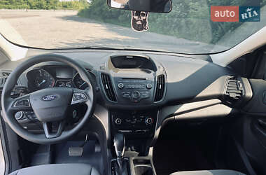 Внедорожник / Кроссовер Ford Escape 2017 в 