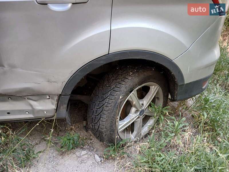 Внедорожник / Кроссовер Ford Escape 2014 в Николаеве