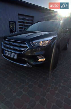 Внедорожник / Кроссовер Ford Escape 2019 в 