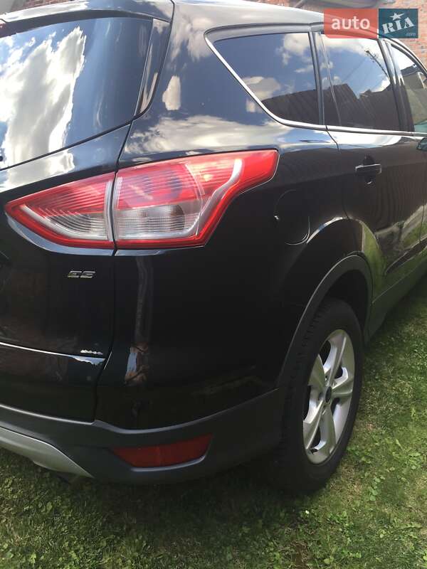 Внедорожник / Кроссовер Ford Escape 2015 в Сокале