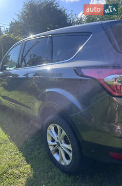 Позашляховик / Кросовер Ford Escape 2017 в 