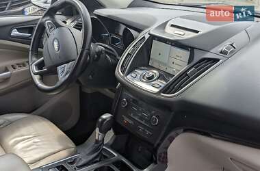 Внедорожник / Кроссовер Ford Escape 2016 в 