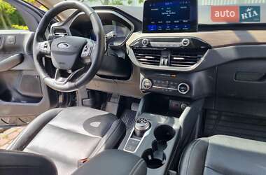 Внедорожник / Кроссовер Ford Escape 2020 в 