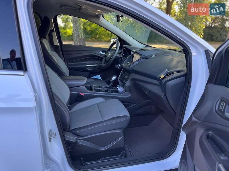 Внедорожник / Кроссовер Ford Escape 2018 в Дубно