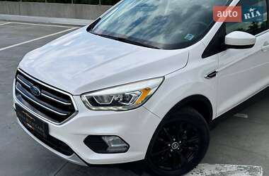 Внедорожник / Кроссовер Ford Escape 2016 в 