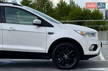 Внедорожник / Кроссовер Ford Escape 2016 в 