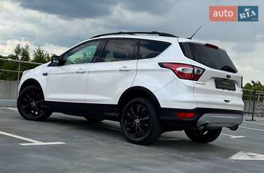 Внедорожник / Кроссовер Ford Escape 2016 в 