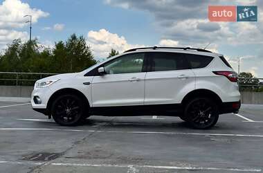 Внедорожник / Кроссовер Ford Escape 2016 в 