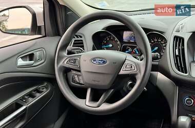 Внедорожник / Кроссовер Ford Escape 2016 в 