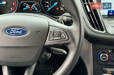 Внедорожник / Кроссовер Ford Escape 2016 в 